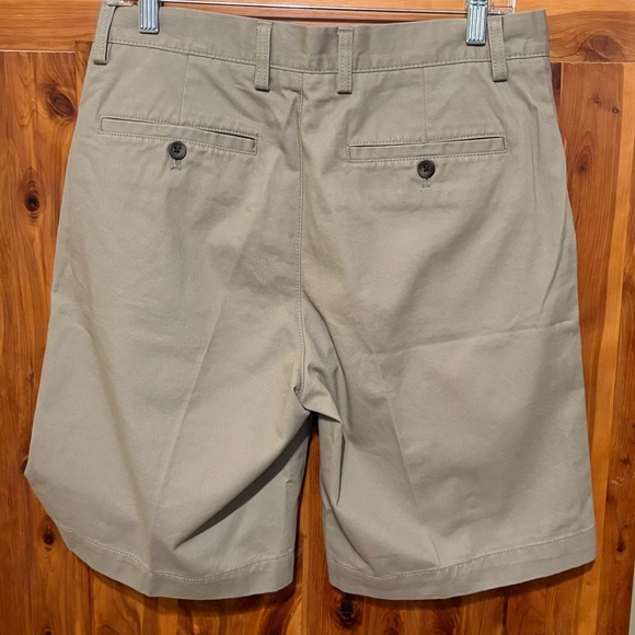 Amazon Essentials Classic Khaki Shorts - Picture 2 of 5